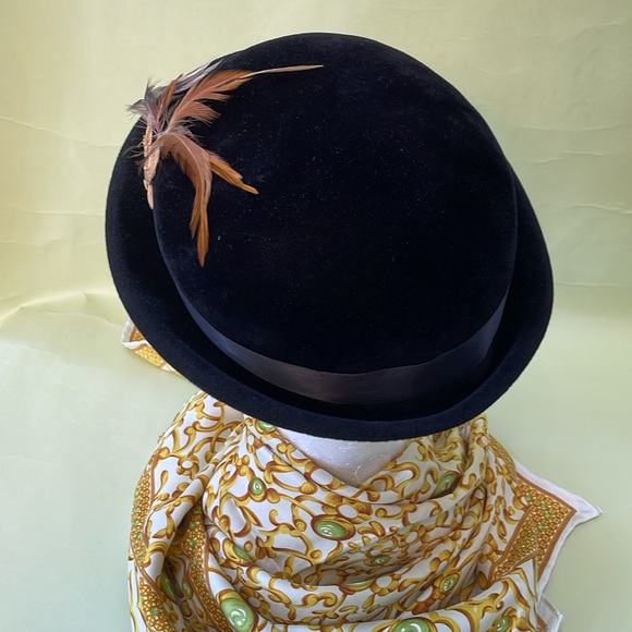 Vintage black Flechats small velvet hat - Picture 6 of 9